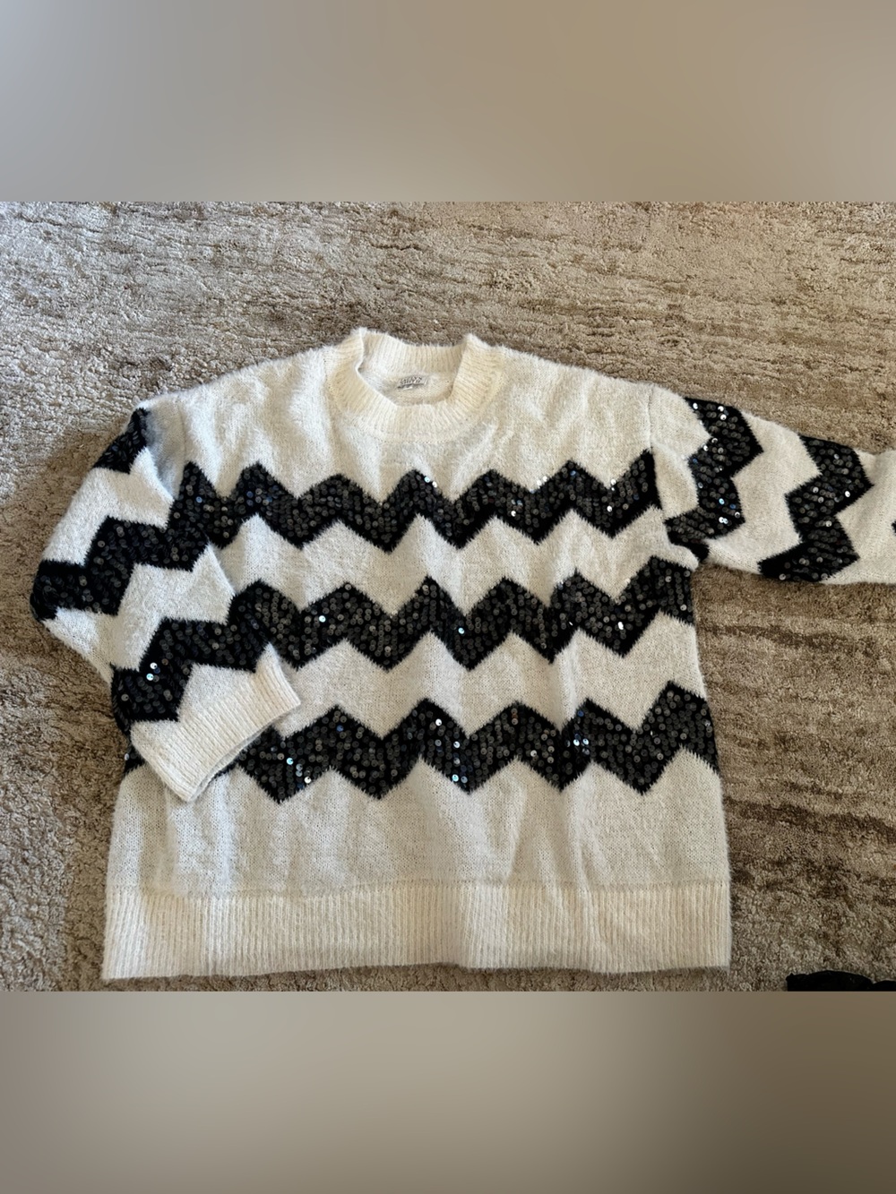 Jaclyn Smith White Crewneck Sweater with Black Sequin Chevron
